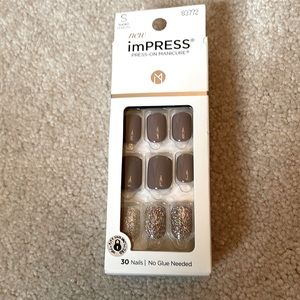 PRESS ON MANICURE- 30 DARK PURPLE &  SPARKLE NAILS